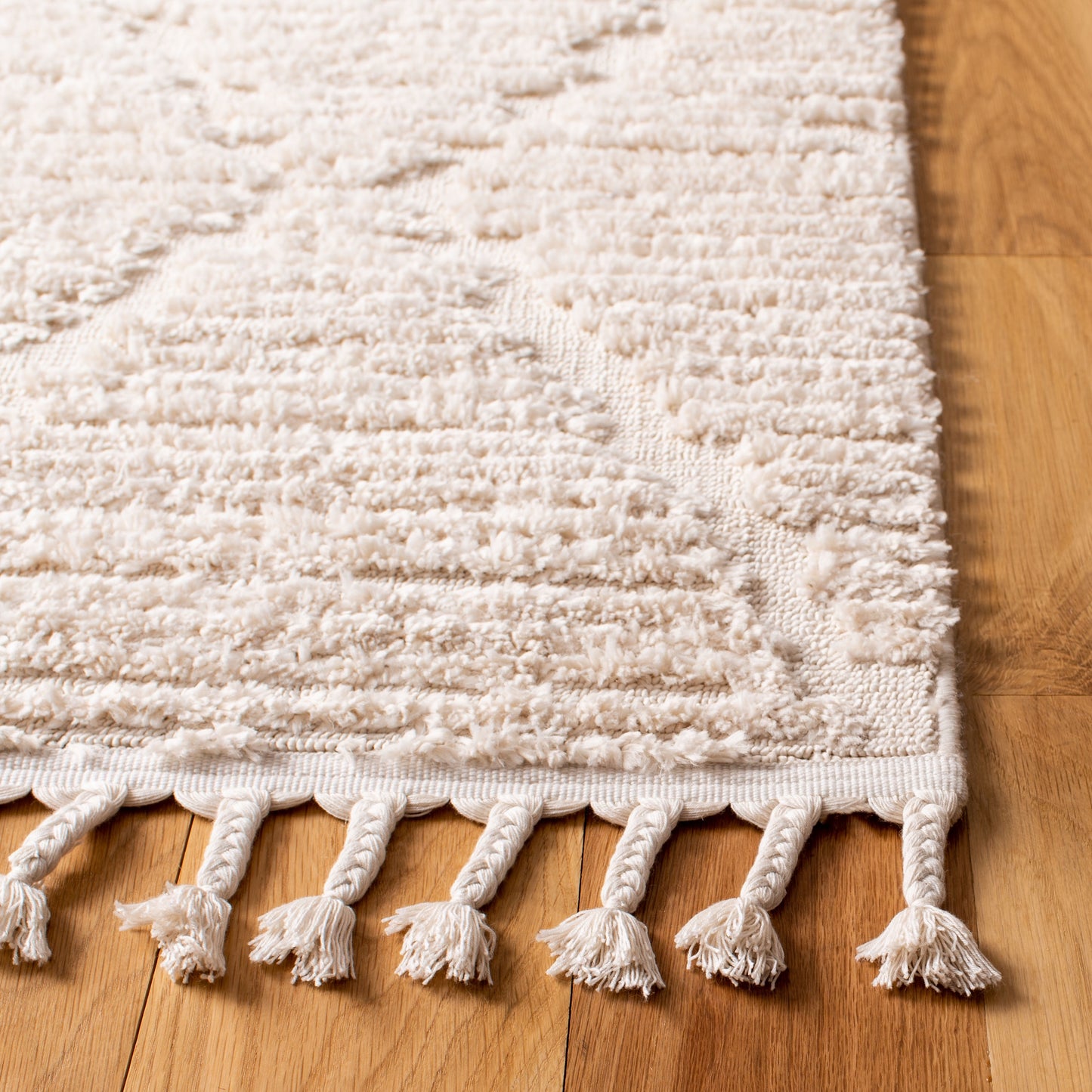 Boho Ivory Fringe Rug - Subtle Diamond Texture and Tassels Beige